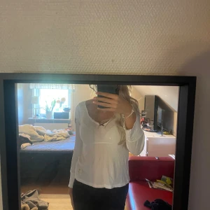 Odd Molly tröja - Tröja från odd molly, små defekter, jätte litet hål vid bröstet