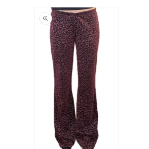 Nomi uf byxor  - Så snygga leopard glittriga byxor från nomi uf, finns ej att köpa längre❤️