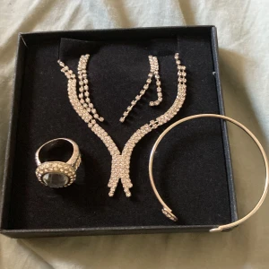 Smycken  - Oanvända smycken i bra skick!