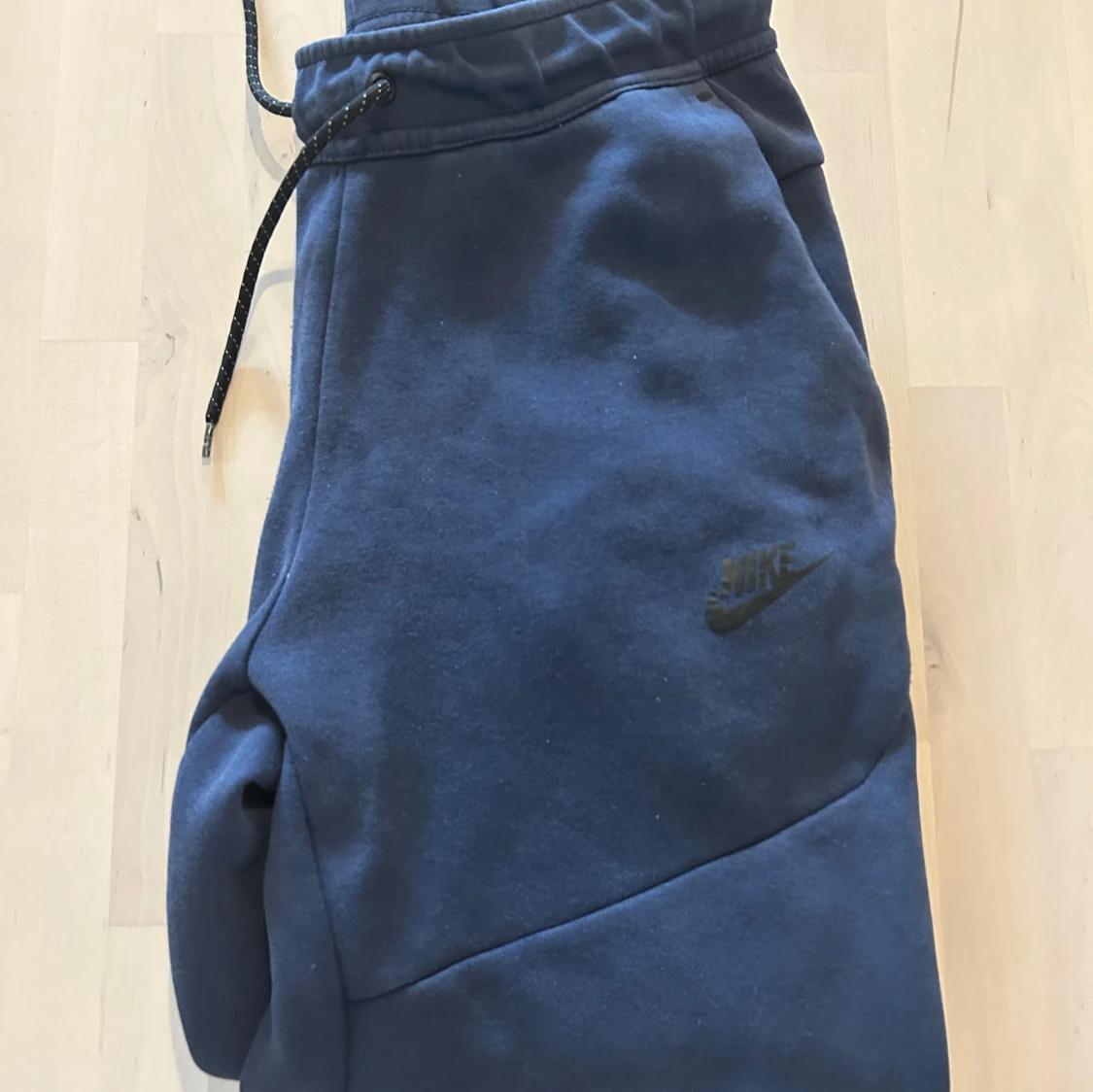 Mörkblå mjukisbyxor från Nike