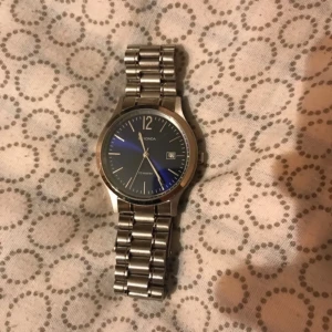 Sekonda klocka - Sekonda klocka inga tecken på att den använts följer med box och extra länkar