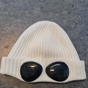 CP company mössa - Söker byte mot nån annan mössa elr kläder