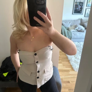 Topp ginatricot - Jätte fin, använd Max tre gånger Kommer ej till användning  