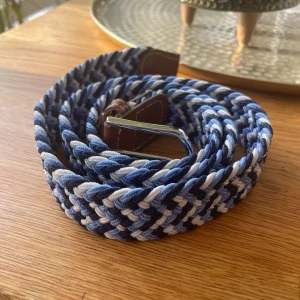 Flätat bälte - Säljer nu ett helt nytt flätat bälte, helt oanvänt! Perfekt nu till hösten 🍁🍂