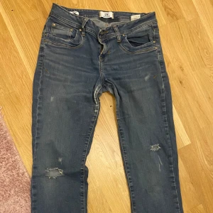Ltb jeans  - Säljer dessa ltb jeans. Lite slitna på insidan av benen (skriv för bilder) därav det billiga priset💕