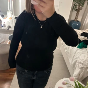 Merinoull finstickad tröja - Finstickad tröja i merinoull från uniqlo! Säljer i både XS och S!!