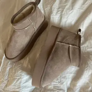 Uggs liknande skor från BooHoo Storlek 39  Helt nya