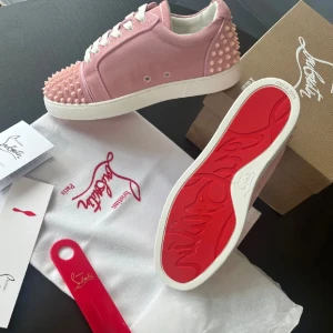 Loubitins 39 - Köpta på plick, för stora för mig, äkta, superfina💕