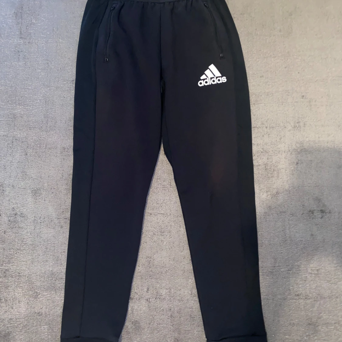 Svarta mjukisbyxor från Adidas