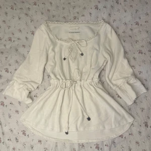 Babydoll topp - Så gullig vit babydoll topp, storlek 1/S, superskick💞 från odd molly🤍