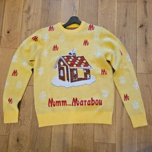 Marabou jultröja - En jultröja från marabou perfekt till julen!Nyskick. Pris går att diskutera vid snabb affär!