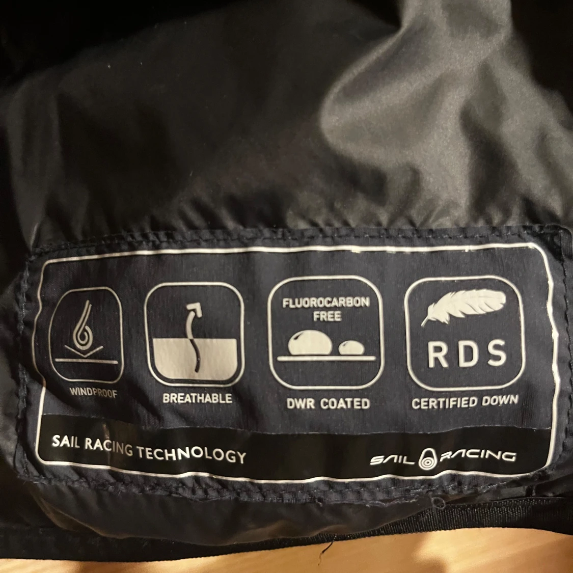 Svart dunväst från Sail Racing - 91