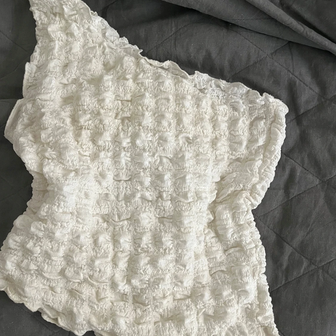 Vit oneshoulder topp - 91