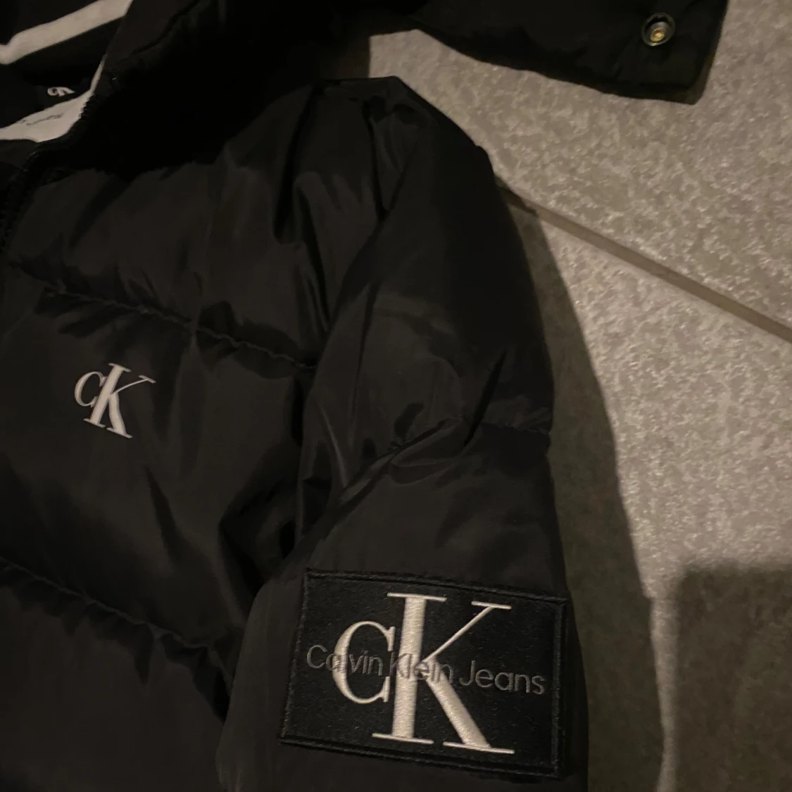 Svart pufferjacka från Calvin Klein - 91