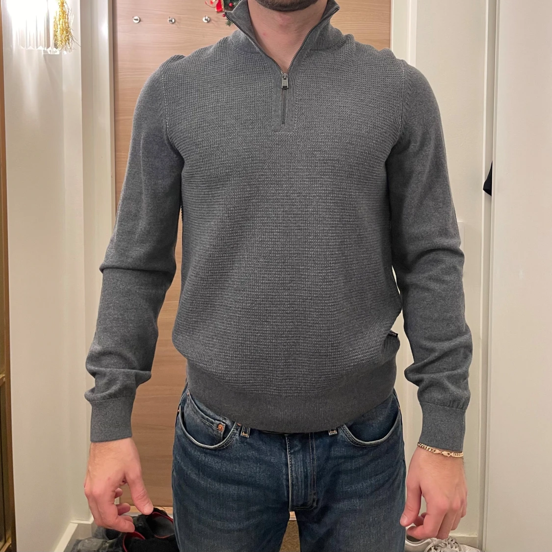 Grå tröja med dragkedja från BOSS