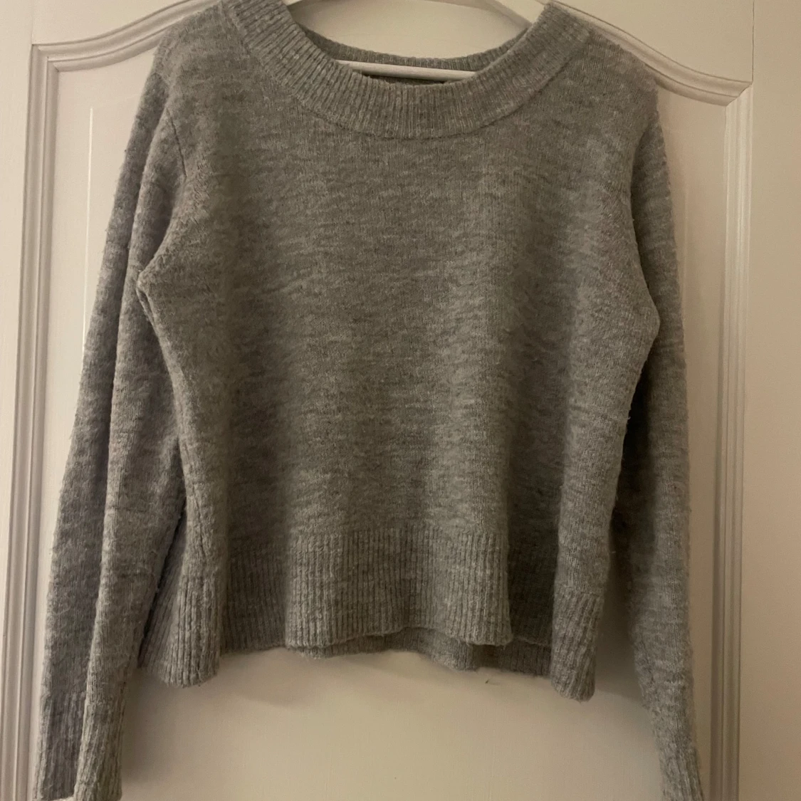 Grå stickad tröja - 90