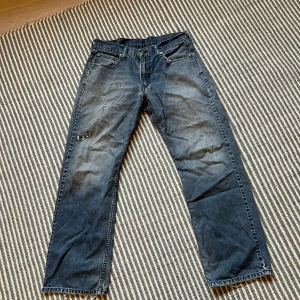 90s vintage Levi's 569 jeans - 41cm waist, 72cm inseam, 23cm leg opening