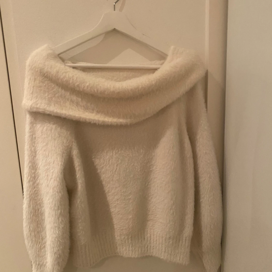 Vit offshoulder tröja - 90