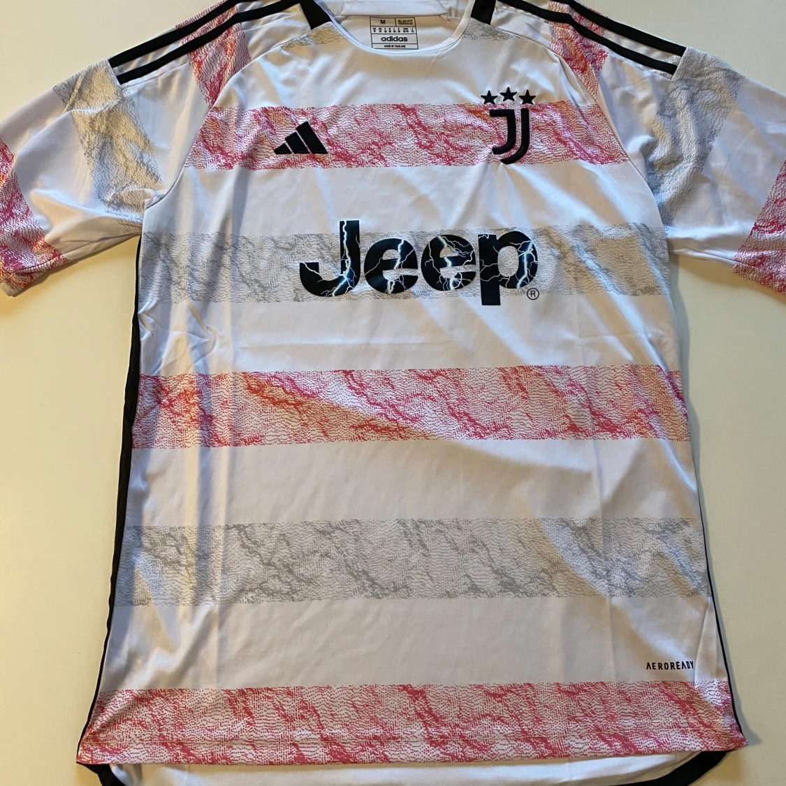 Juventus bortatröja 2023/24