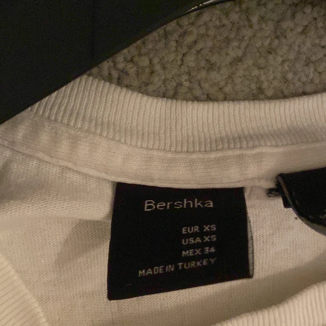 Vit t-shirt med Claude Monet-tryck från Bershka - 91