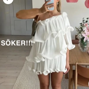 Vit offshoulder klänning - Vit offshoulder klänning med volanger