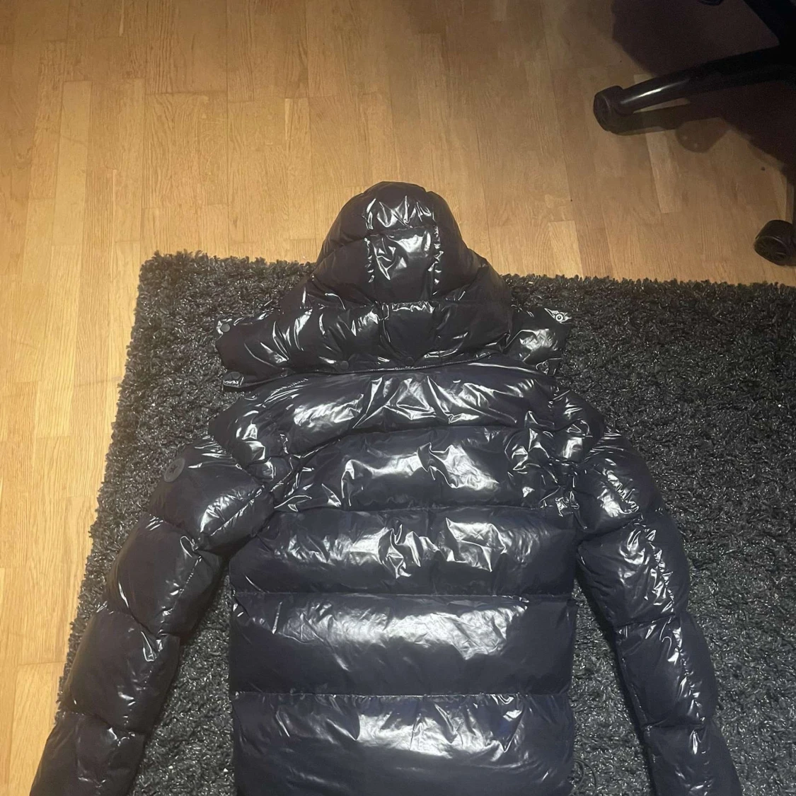 Svart pufferjacka med huva - 91