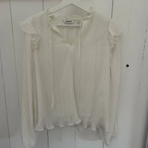 Vit blus - Storlek s från kappahl