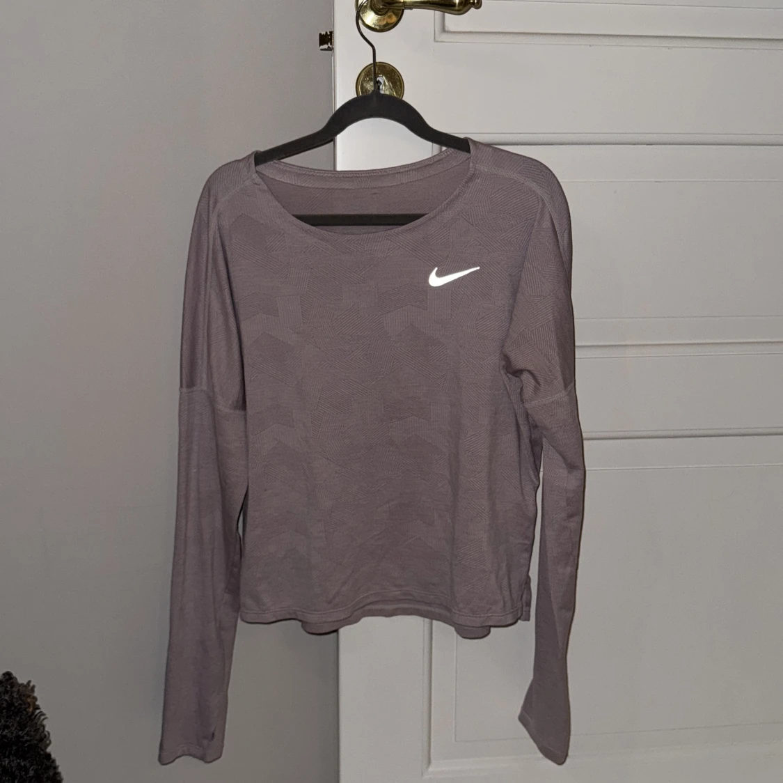 Ljusrosa långärmad tröja från Nike