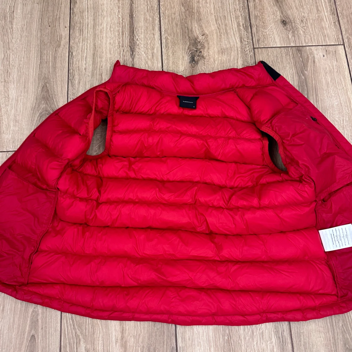 Röd dunjacka från Peak performance  - 2