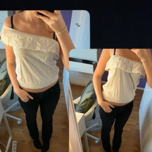 Vit multitopp - Säljer denna vita topp som liknar den som var populär från Zara, den går att ha på 4 olika sätt och den är jättefin. Jag har dock tröttnat lite på den och den har blivit lite för liten för mig.