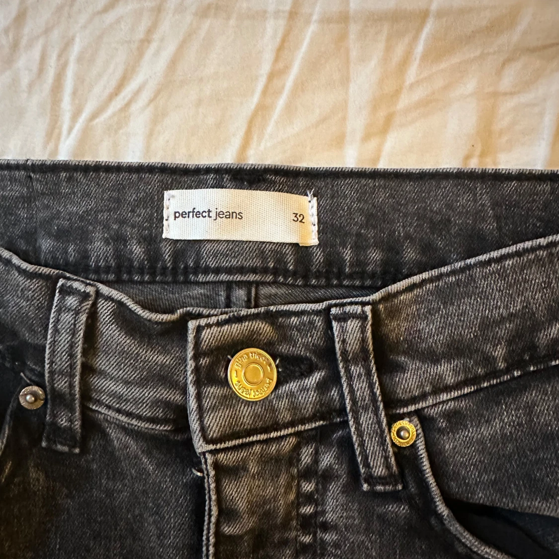 Svarta/Gråa bootcut jeans från Gina Tricot - 3