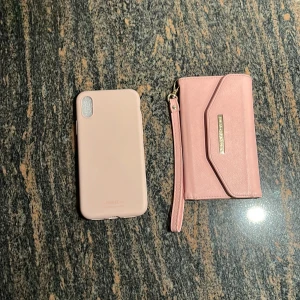 Mobilskal - Okpnboksskaket iPhone 7, 15kr.  Ideal of sweden                                 Det andra skalet iPhone Xs, 15kr. Holdit