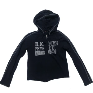 Mörk blå hoodie från DKNY - Säljer en hoodie från DKNY med tryck framtill. 