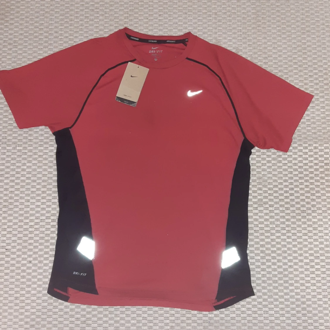 Röd Dri-FIT t-shirt från Nike