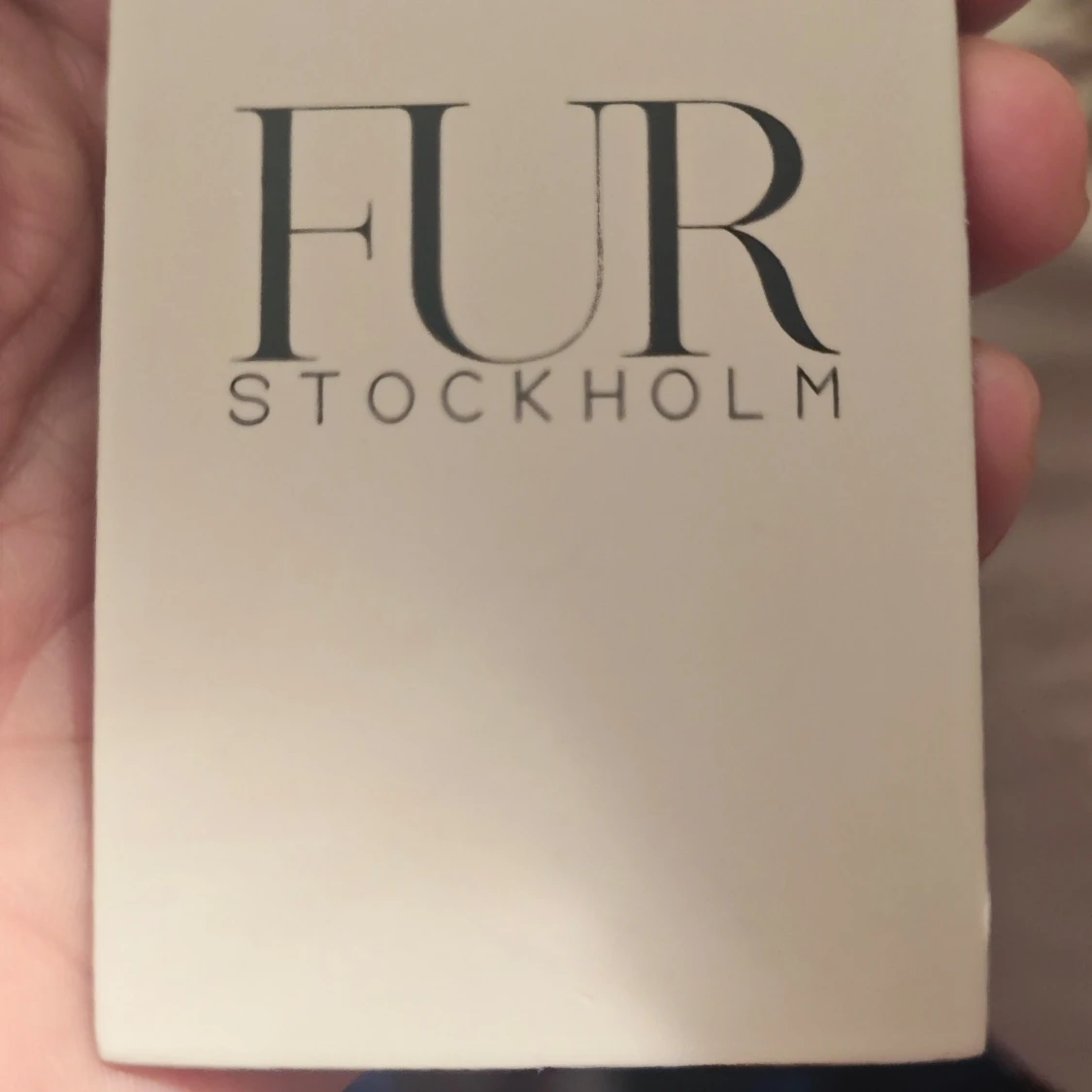  Beige dunjacka med pälsdetaljer från Fur Stockholm - 1