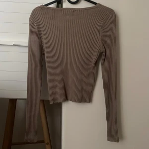 Tröja - Tröja från Stradivarius, knappt använd. Storlek M men liten i storleken tycker jag och mer som en S. 