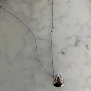 Halsband Edblad  - Säljer mitt halsband då det inte kommer till användning. Använt cirka 2 ggr så i väldigt fint skick! 