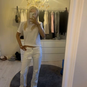 Vita jeans - As snygga jeans perfekt till våren💕💕