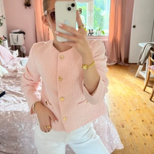 Rosa jacka🎀💫 - Super snygg rosa jacka från Zara💫🥂som tyvärr inte kommer till användning längre 💫🤩