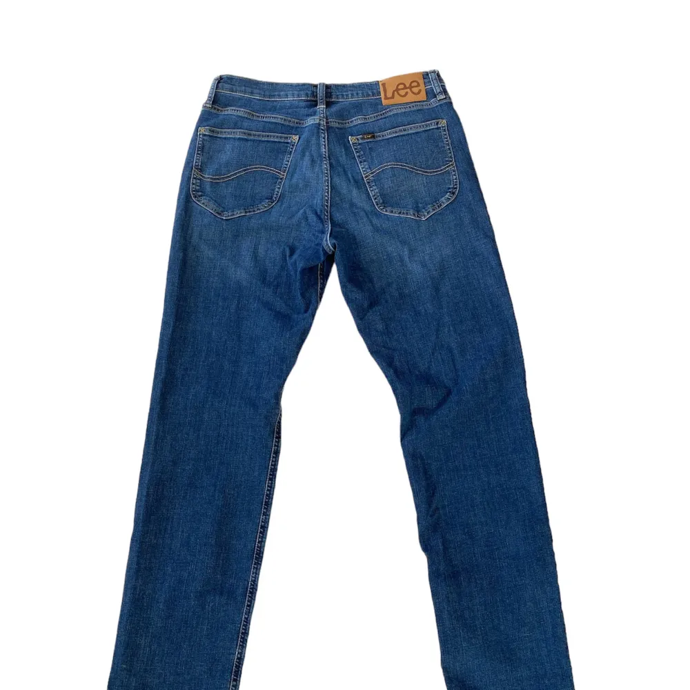 Mycket bra skick Nypris 1000kr Storlek W 32 L 32 Ytterbensmått: 105 cm Innerbensmått: 77 cm. Jeans & Byxor.