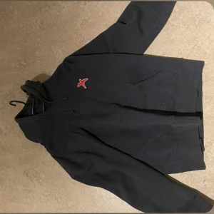 Arigato hoodie - Säljer nu en arigato hoodie i fint skick - hör av dig vid frågor!