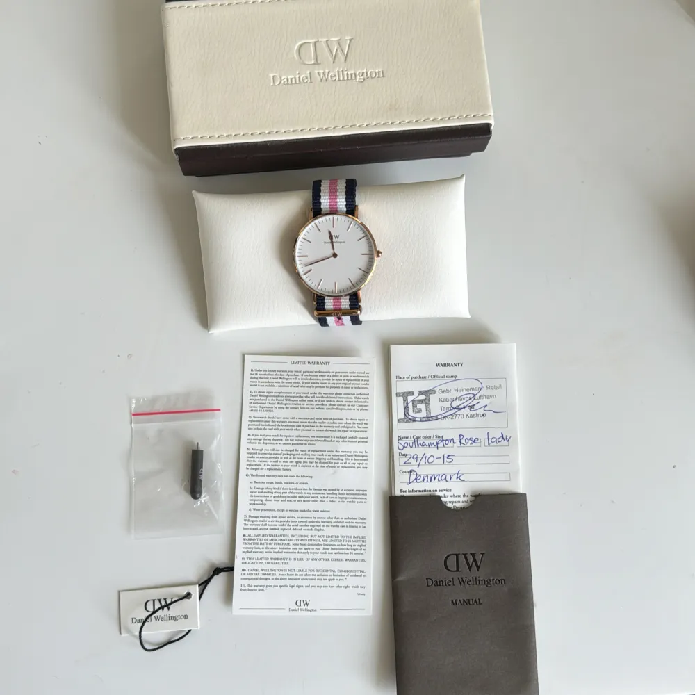 Daniel Wellington klocka modell Classic Southampton i roseguldđBatteriet Ă€r slut men superfint skick och endast anvĂ€nd ett fĂ„tal gĂ„nger! Nypris 1 799 kr, startpris 1000 kr men öppen för budgivning!. Asusteet.