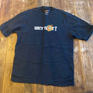 WHY NOT? Jordan tröja  - Tjock air jordan tröja st S. Köpt på Nike och är i bra skick. 