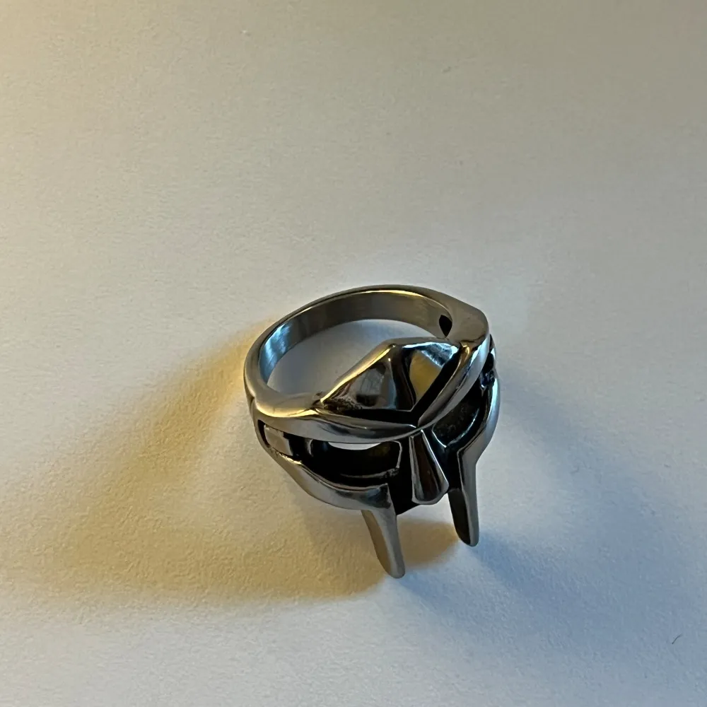 MF DOOM stainless steel ring . Accessoarer.