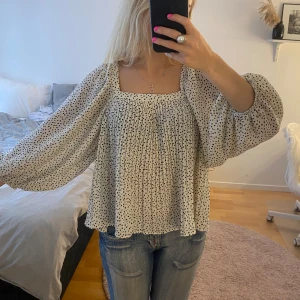 Blus - En gullig blus i nyskick från Zara🙌🏼