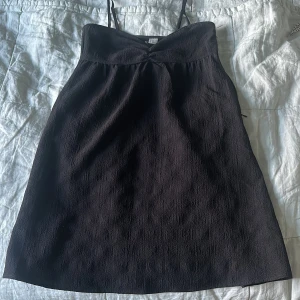 Klänning - Säljer denna superfina klänning som tyvärr har blivit för liten💓💓den är i fint skick