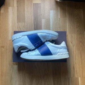 Valentino Opens - Säljer mina opens för de var inte min storlek, box får man med