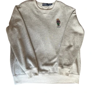 Ralph Lauren tröja - Endast använd ett fåtal par gånger  Köpt för 2500  