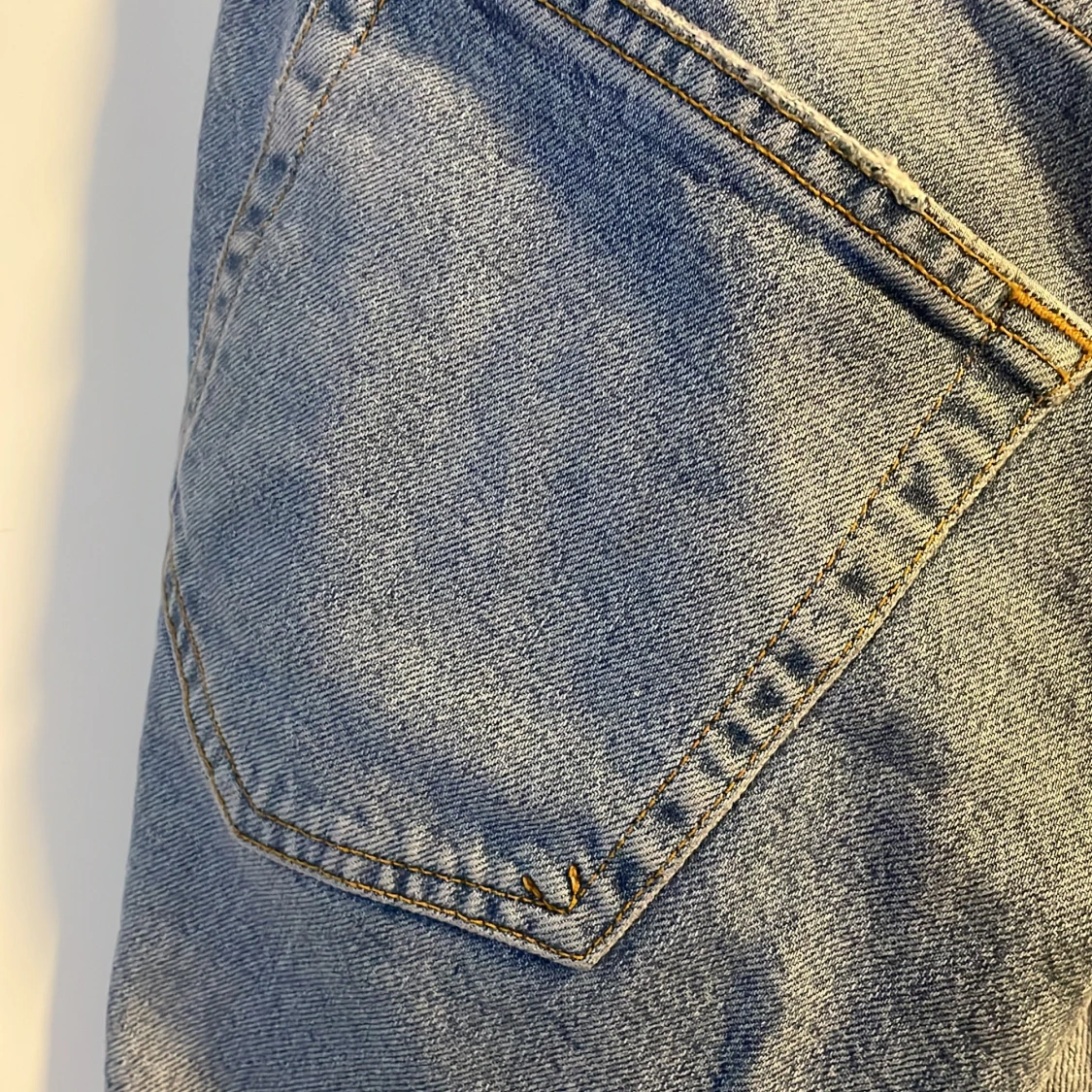 Ljus blåa bootcut/raka jeans - 93