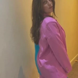 Kavaj - Blå och rosa kavaj i storlek 36 från NA-KD, lite oversize. I väldigt fint skick🥰